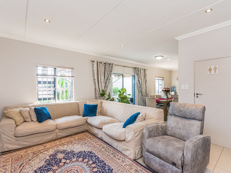 Immaculate 3 bedroom home for sale in Crowthorne, Midrand - Photo 4