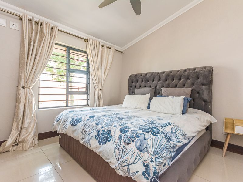 Immaculate 3 bedroom home for sale in Crowthorne, Midrand - Photo 3