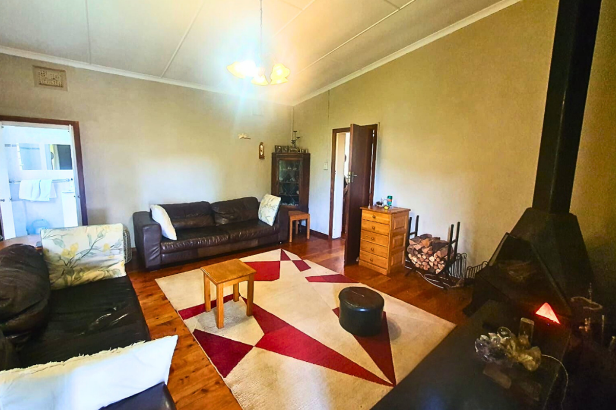 Two Homes, One Incredible Opportunity, 7 Bedroom Freehold Property in Blackridge!!! - Photo 5