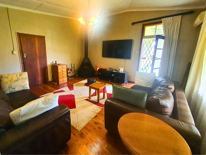 Two Homes, One Incredible Opportunity, 7 Bedroom Freehold Property in Blackridge!!! - Photo 6