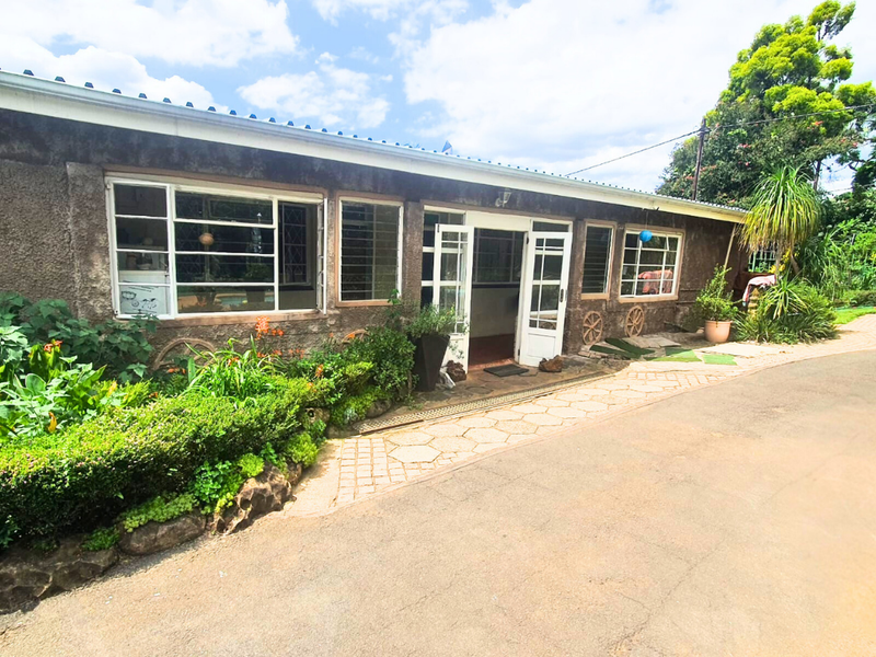 Two Homes, One Incredible Opportunity, 7 Bedroom Freehold Property in Blackridge!!! - Photo 4