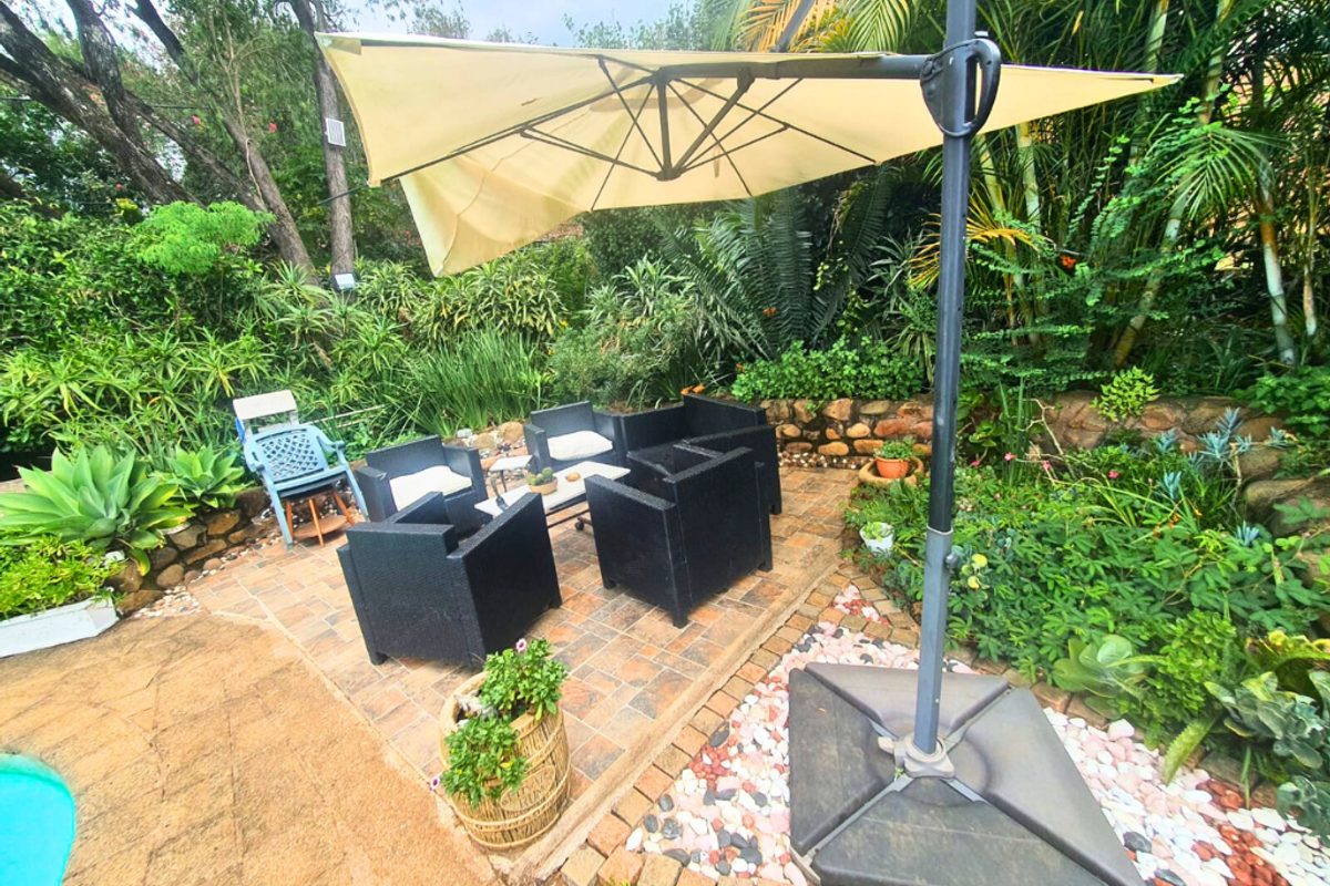 Two Homes, One Incredible Opportunity, 7 Bedroom Freehold Property in Blackridge!!! - Photo 3