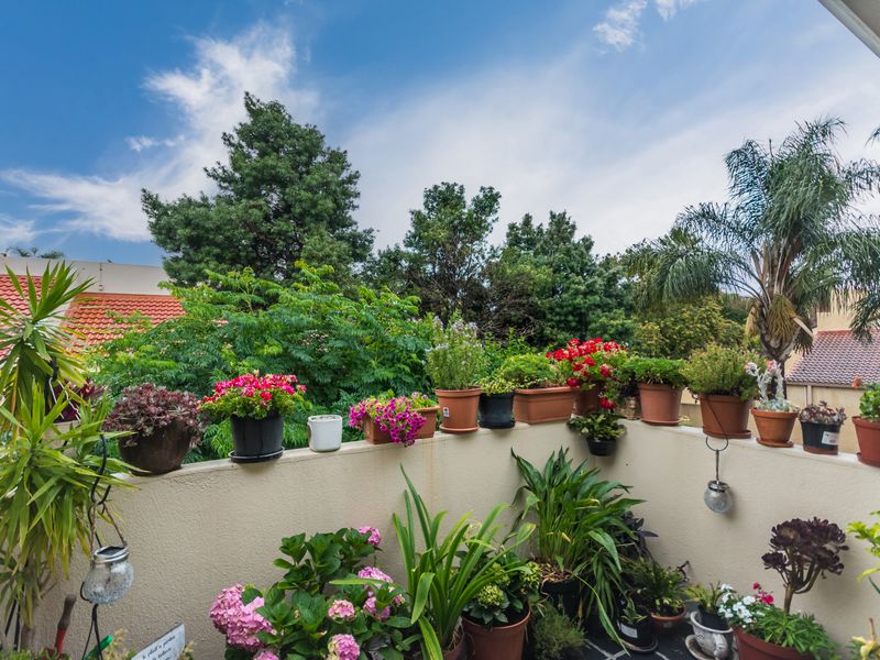 Charming 3 bedroom Apartment for Sale in Sandown, Sandton - Photo 2