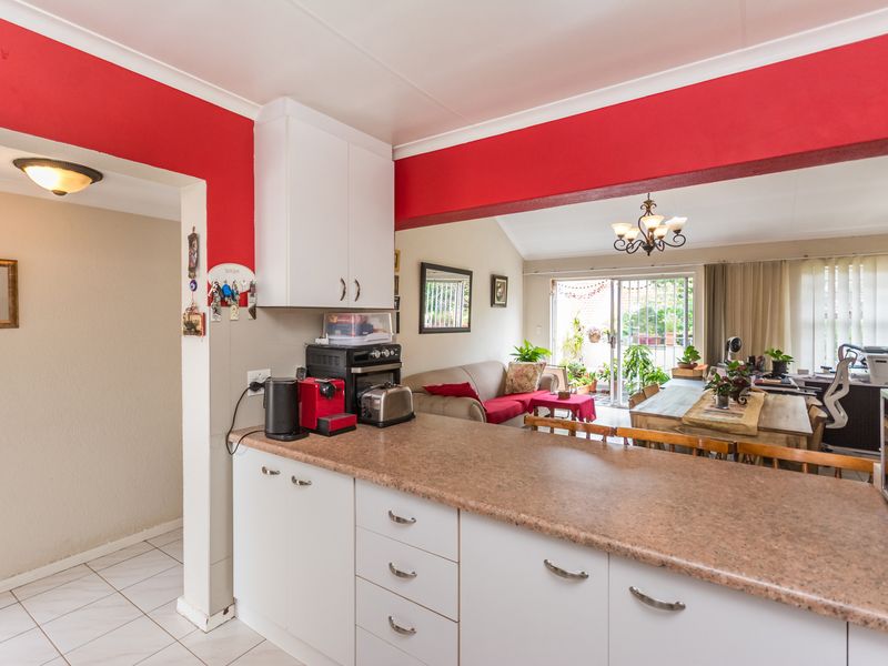 Charming 3 bedroom Apartment for Sale in Sandown, Sandton - Photo 10