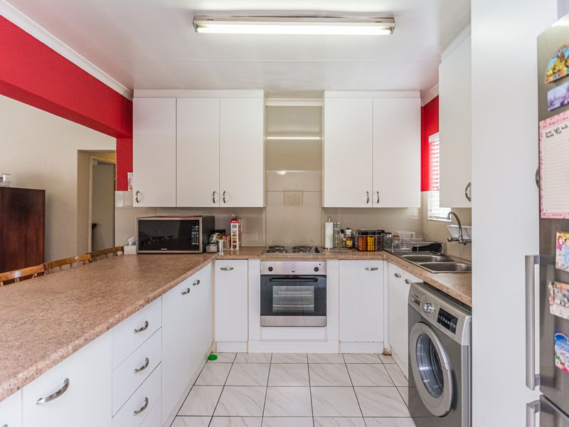 Charming 3 bedroom Apartment for Sale in Sandown, Sandton - Photo 8