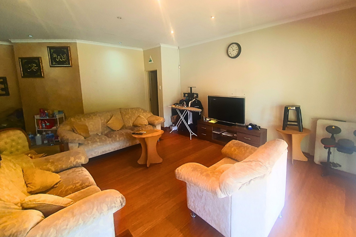 Grand 8-Bedroom Scottsville Estate, Refined Living in a Prime Pietermaritzburg Setting - Photo 3