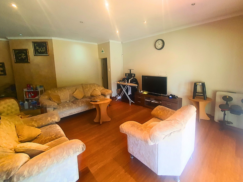 Grand 8-Bedroom Scottsville Estate, Refined Living in a Prime Pietermaritzburg Setting - Photo 3