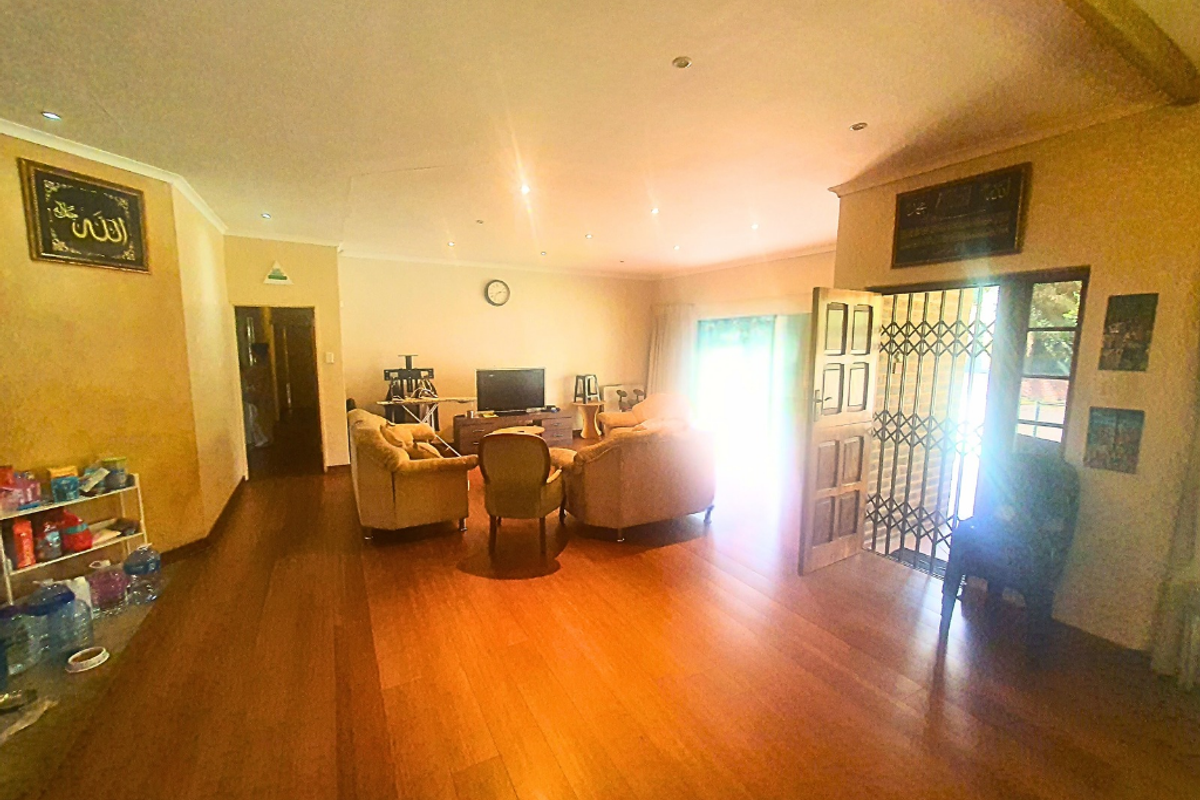Grand 8-Bedroom Scottsville Estate, Refined Living in a Prime Pietermaritzburg Setting - Photo 2