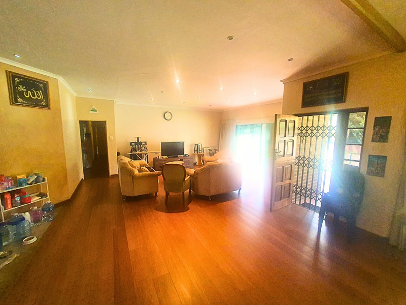 Grand 8-Bedroom Scottsville Estate, Refined Living in a Prime Pietermaritzburg Setting - Photo 2