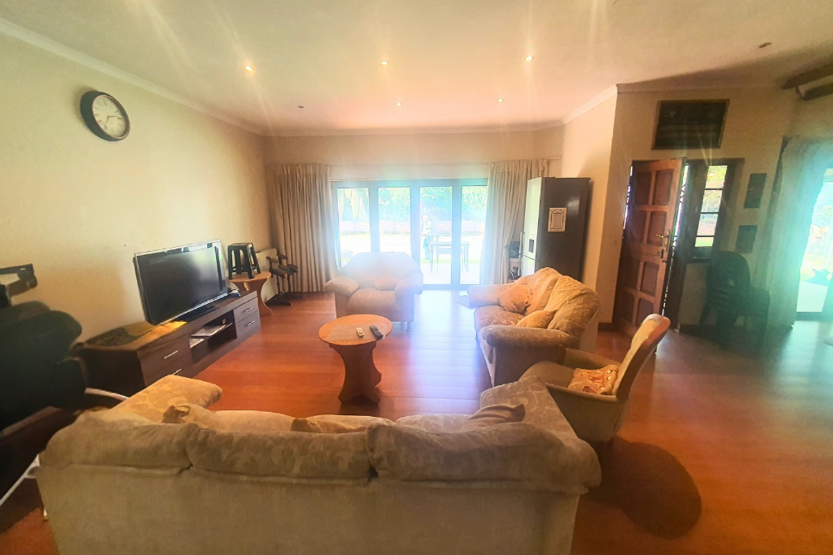 Grand 8-Bedroom Scottsville Estate, Refined Living in a Prime Pietermaritzburg Setting - Photo 4