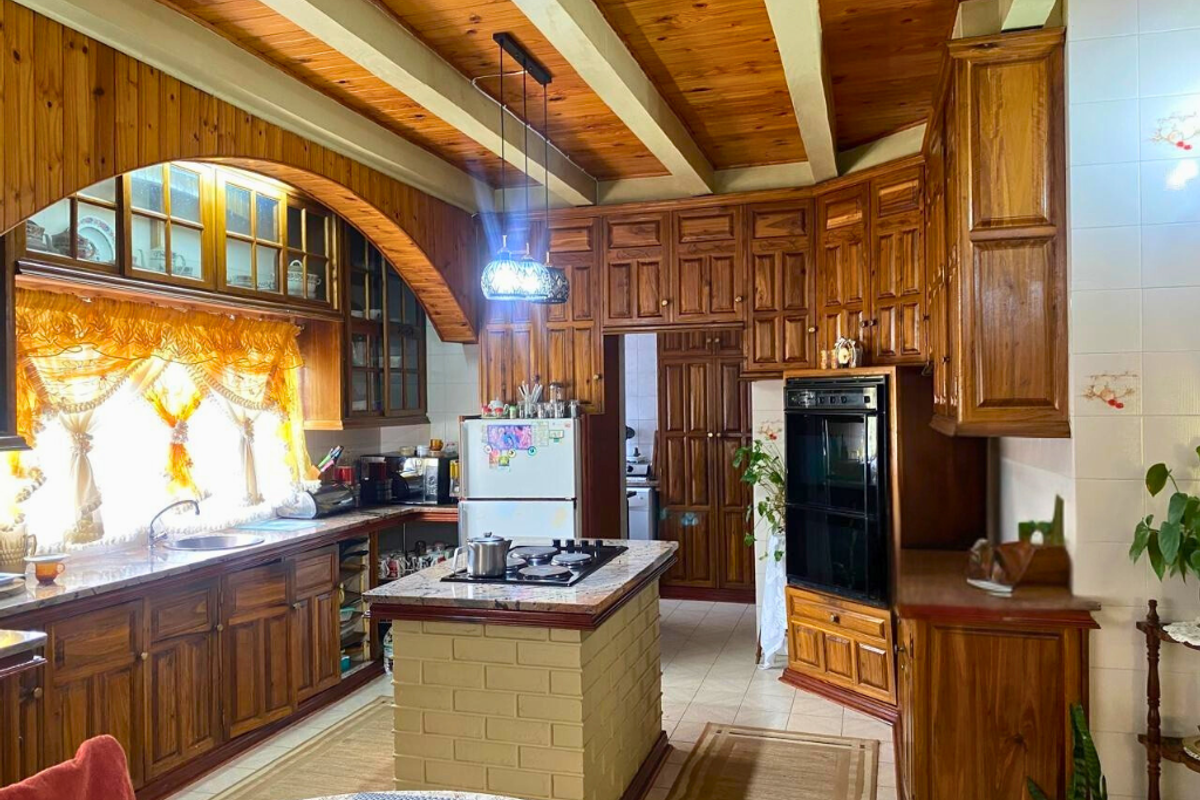 A Timeless 3 Bedroom Residence in Raisethorpe, Character, Warmth and Enduring Appeal!! - Photo 2