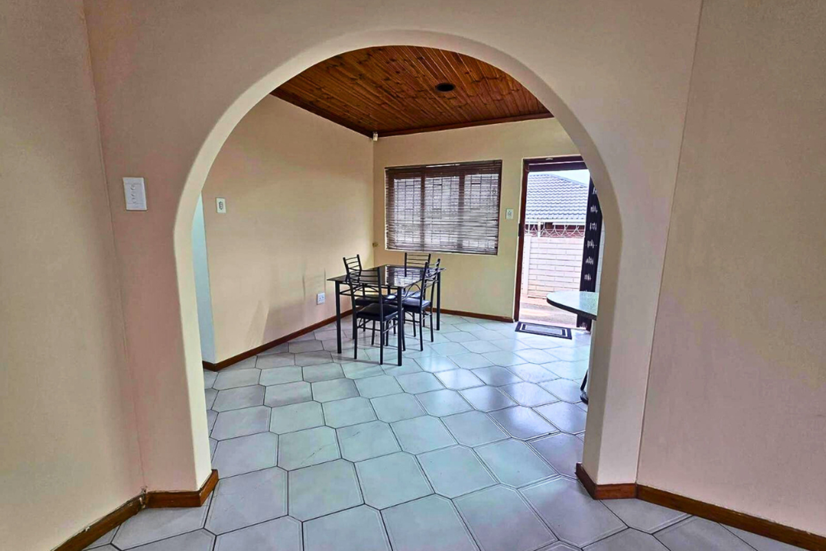 Three bedroom home in Orients Heights, Where New Beginnings Take Shape!!! - Photo 3