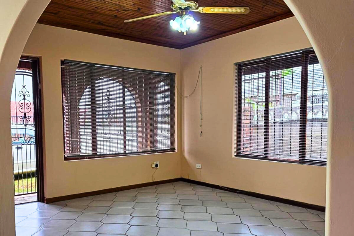 Three bedroom home in Orients Heights, Where New Beginnings Take Shape!!! - Photo 2