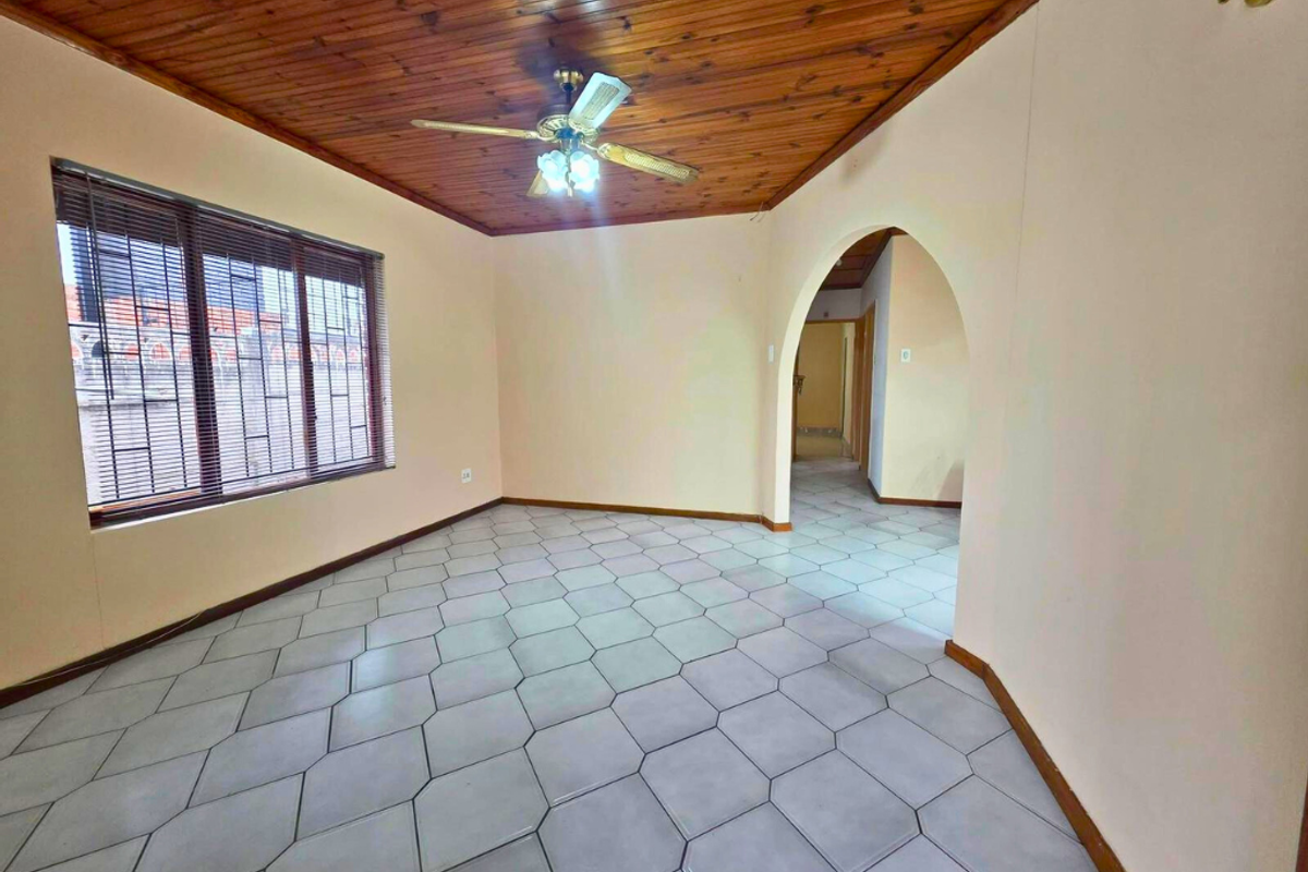 Three bedroom home in Orients Heights, Where New Beginnings Take Shape!!! - Photo 4