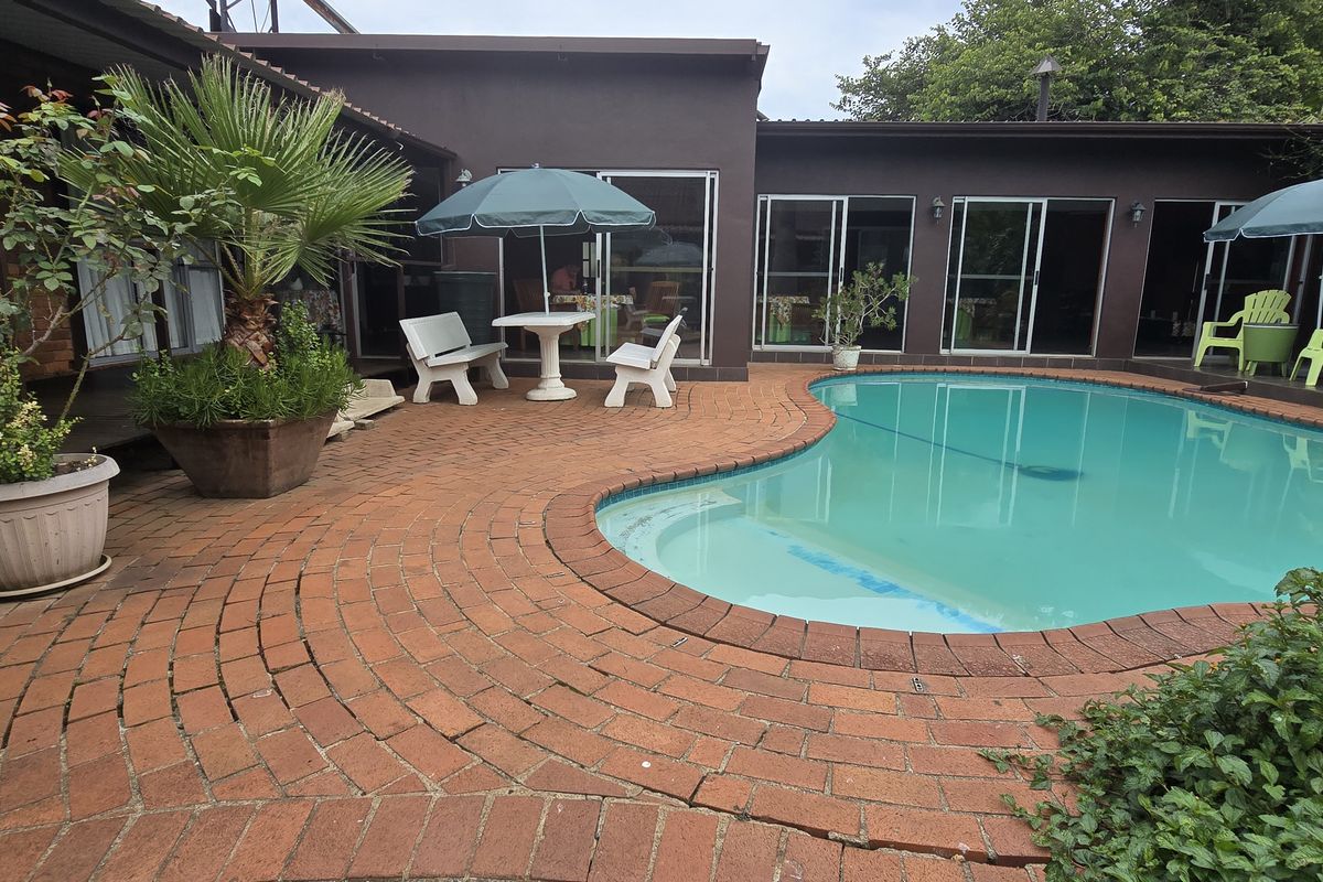 A Signature 12 Bedroom Hospitality Estate in the Heart of Hayfields!!! - Photo 2