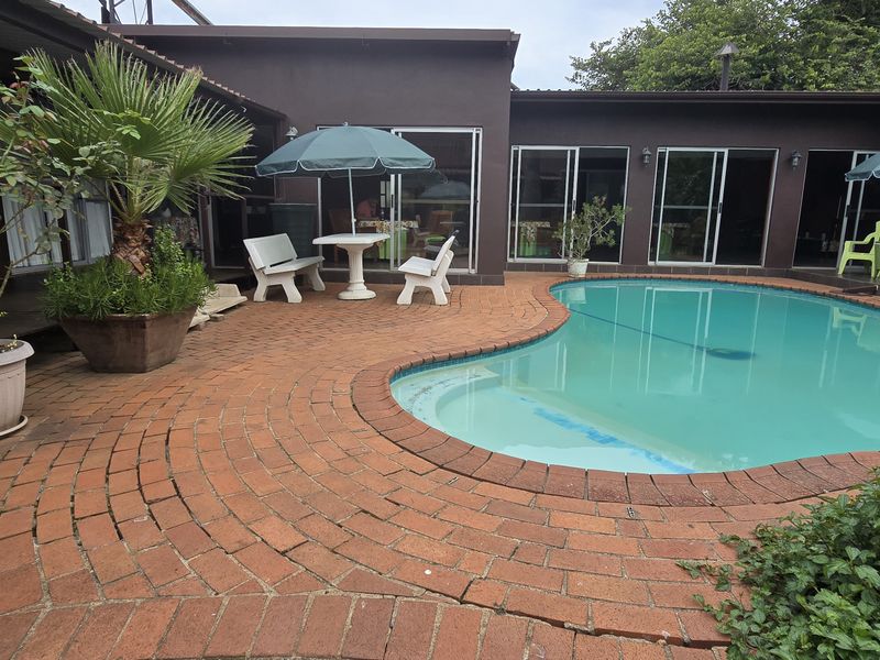 A Signature 12 Bedroom Hospitality Estate in the Heart of Hayfields!!! - Photo 2