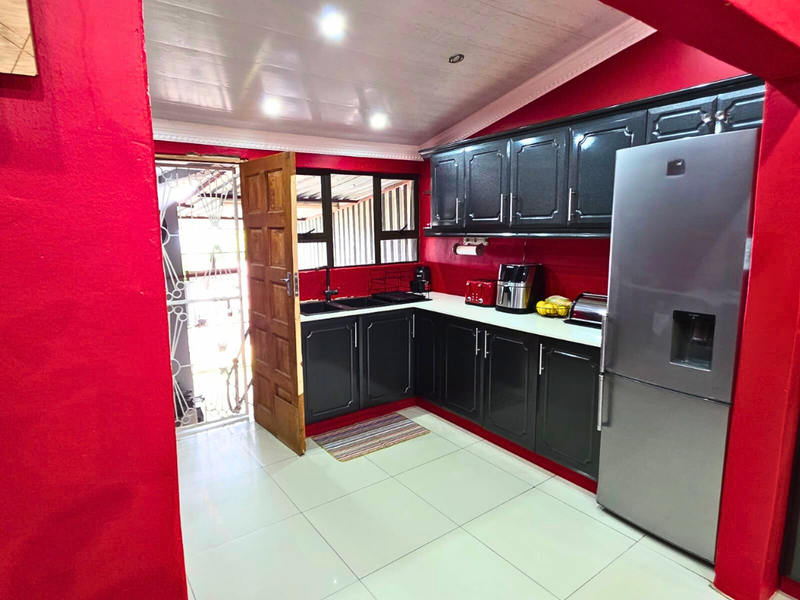 Three Bedroom Home in Bombay Heights, A Comfortable Step into Property Ownership!!! - Photo 3