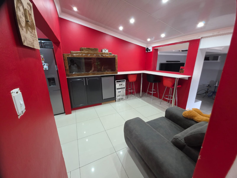 Three Bedroom Home in Bombay Heights, A Comfortable Step into Property Ownership!!! - Photo 4