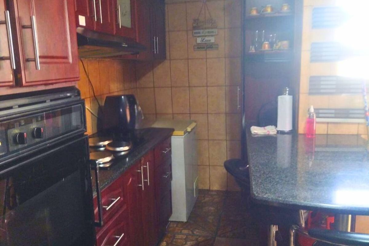 Three Bedroom Home in Bombay Heights for Easy Everyday Living!!! - Photo 4