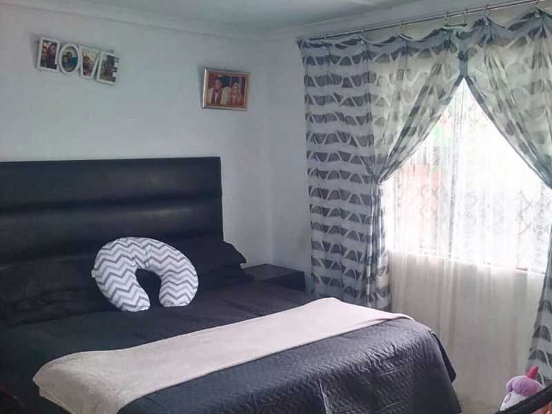 Three Bedroom Home in Bombay Heights for Easy Everyday Living!!! - Photo 9