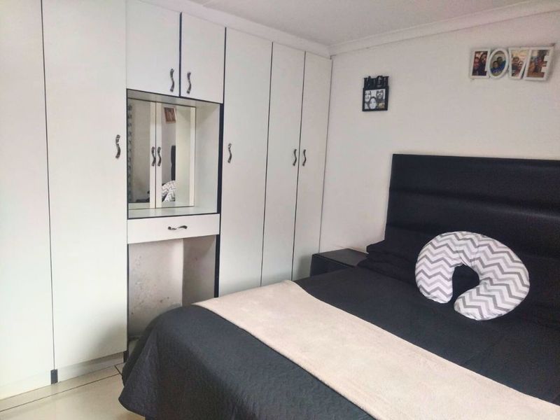 Three Bedroom Home in Bombay Heights for Easy Everyday Living!!! - Photo 8