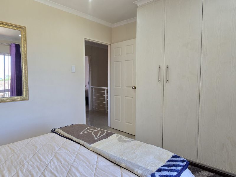 Contemporary Double Storey Living in The  Secure Enclave of Raisthorpe!!! - Photo 10