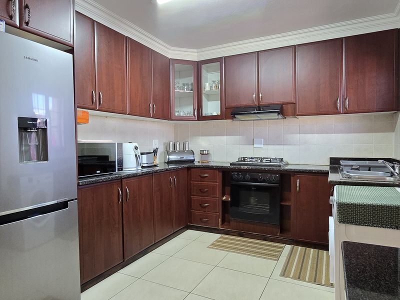 Contemporary Double Storey Living in The  Secure Enclave of Raisthorpe!!! - Photo 6