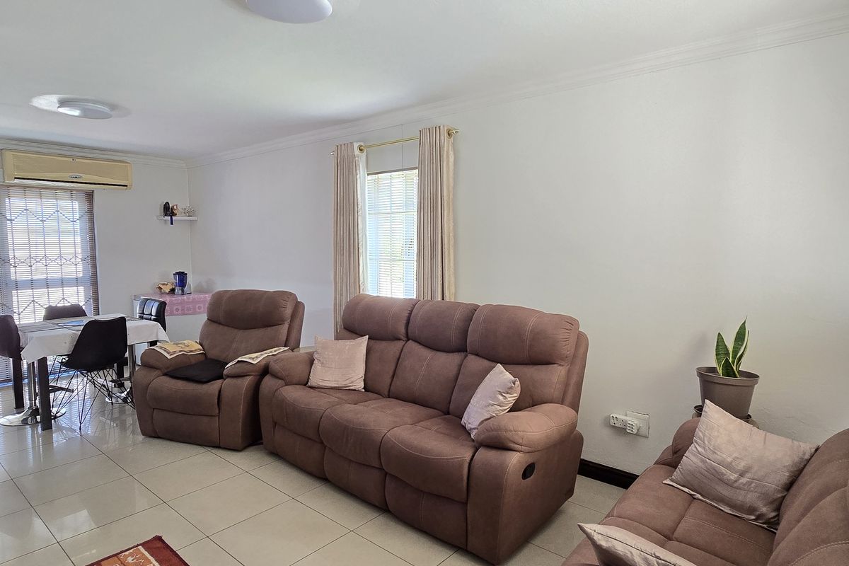 Contemporary Double Storey Living in The  Secure Enclave of Raisthorpe!!! - Photo 2
