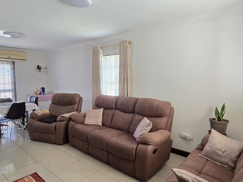Contemporary Double Storey Living in The  Secure Enclave of Raisthorpe!!! - Photo 2