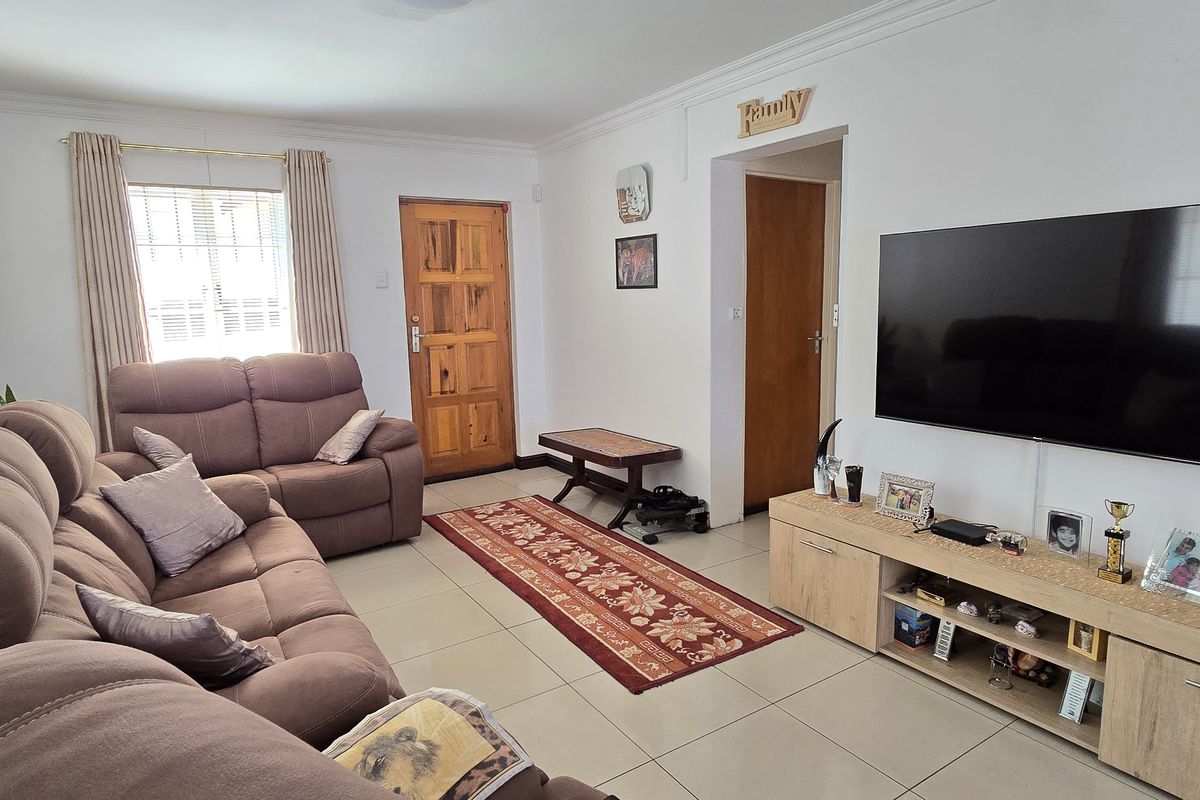 Contemporary Double Storey Living in The  Secure Enclave of Raisthorpe!!! - Photo 3