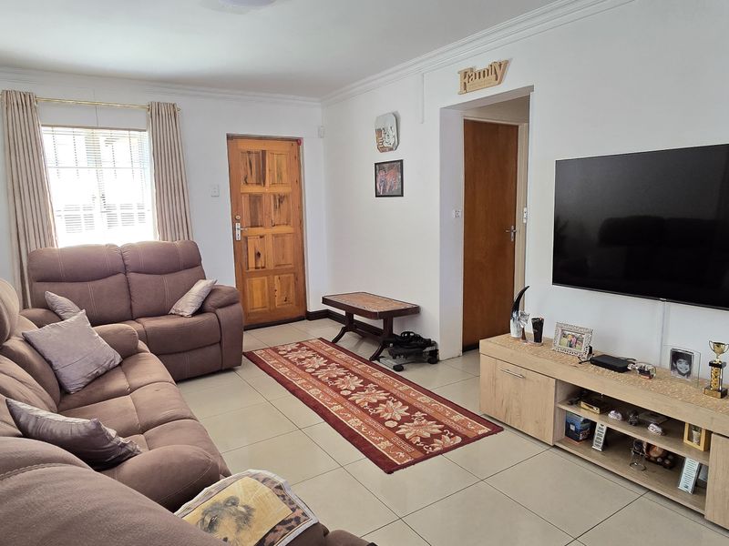 Contemporary Double Storey Living in The  Secure Enclave of Raisthorpe!!! - Photo 3