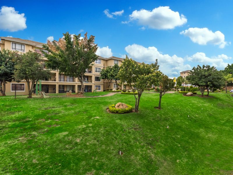 One bedroom top floor apartment for rent in Carlswald, Midrand - Photo 7