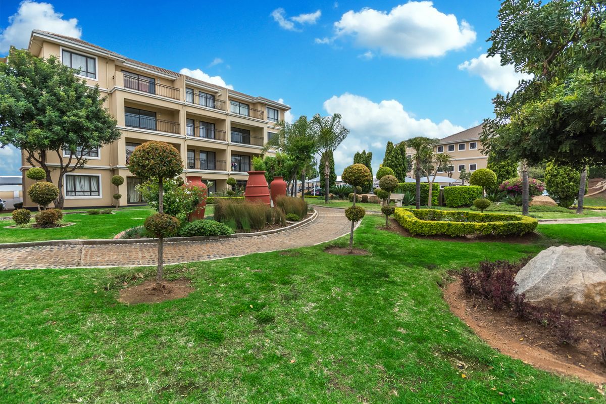 One bedroom top floor apartment for rent in Carlswald, Midrand - Photo 5