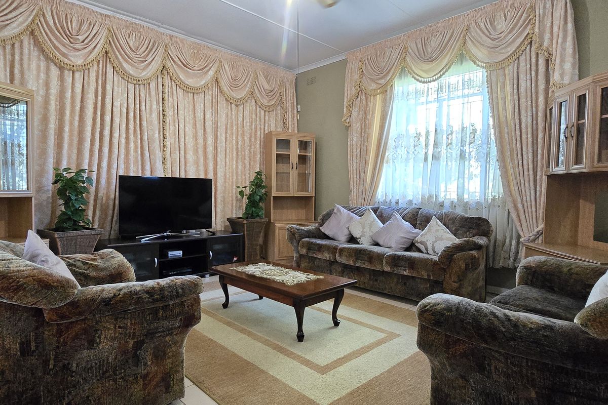 An Address of Scale, Privacy and Possibility in the heart of Lincoln Meade!!! - Photo 4