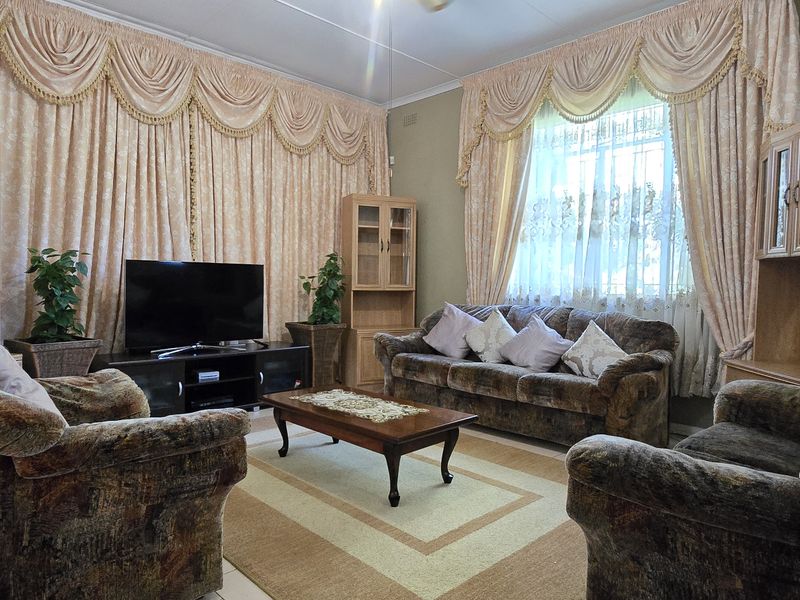 An Address of Scale, Privacy and Possibility in the heart of Lincoln Meade!!! - Photo 4