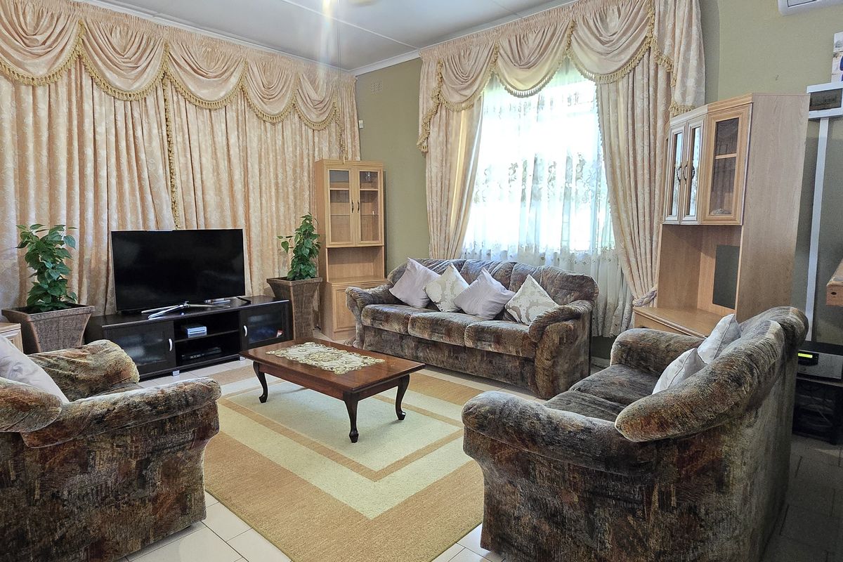 An Address of Scale, Privacy and Possibility in the heart of Lincoln Meade!!! - Photo 2