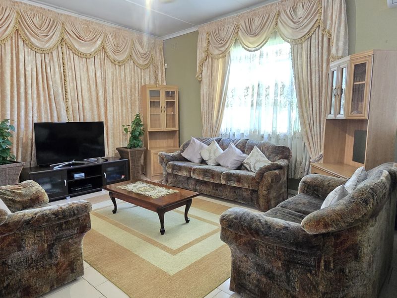 An Address of Scale, Privacy and Possibility in the heart of Lincoln Meade!!! - Photo 2