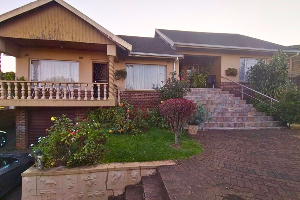 A Residence Designed for Real Living, a Three Bedroom Home in Woodlands!!! - Photo 2