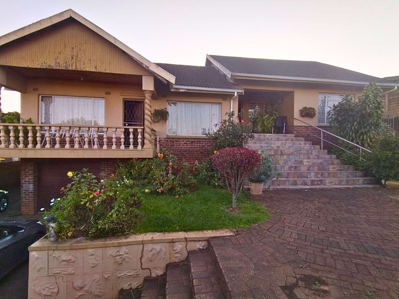 A Residence Designed for Real Living, a Three Bedroom Home in Woodlands!!! - Photo 2