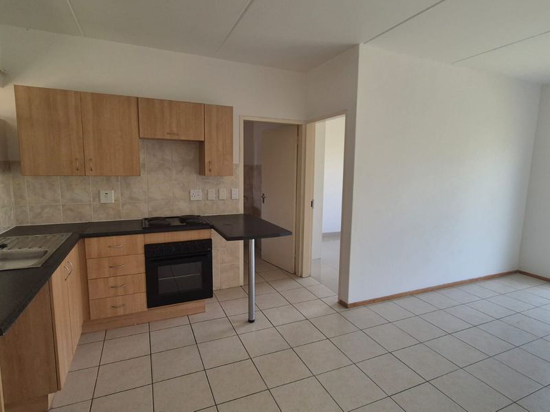 A Refined Studio with Lifestyle Appeal in Parkrand!!! - Photo 3