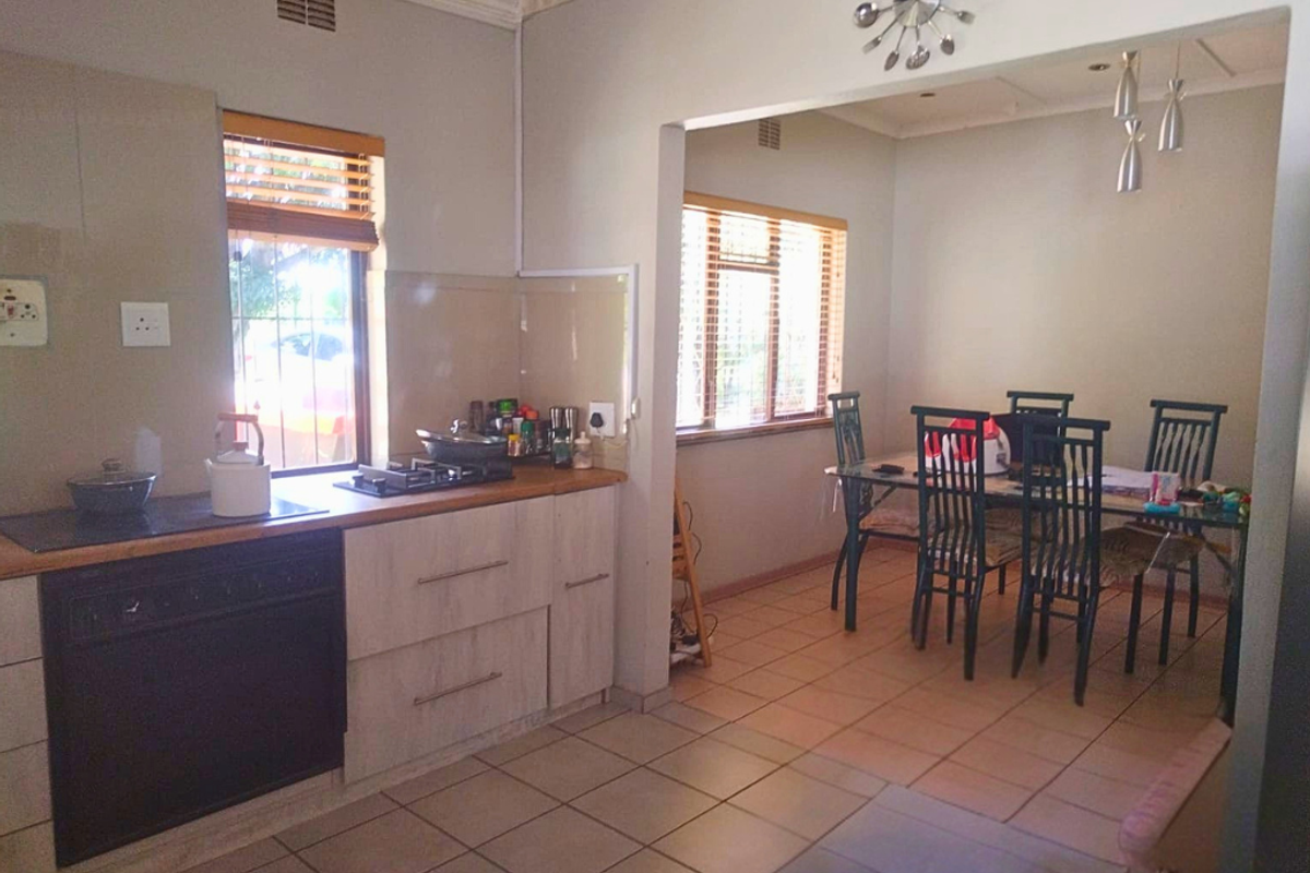 Space, Privacy & Effortless Living in a Leafy Setting, in Richmond!!! - Photo 3