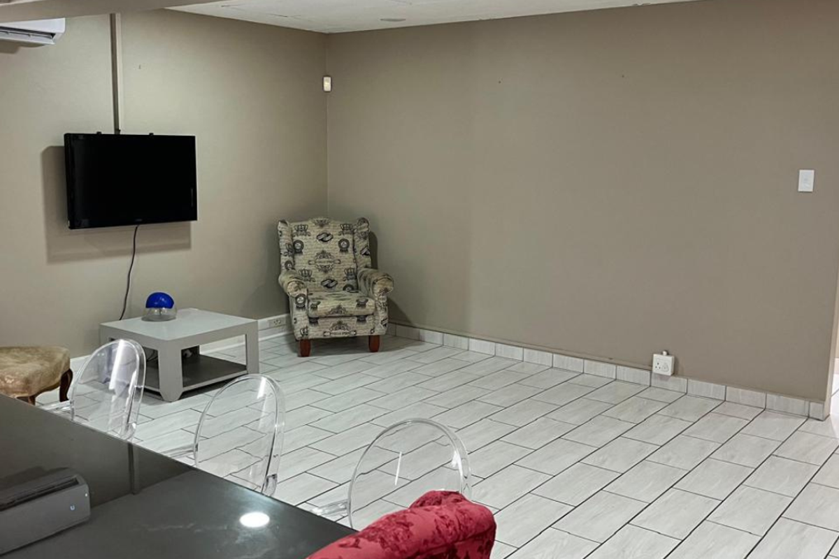 A VERSATILE TWO BEDROOM DESIGNED FOR MODERN LIVING OR BUSINESS - CHASEDENE!!! - Photo 5