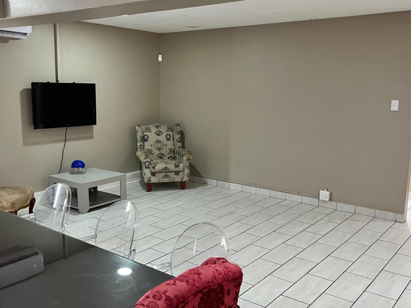 A VERSATILE TWO BEDROOM DESIGNED FOR MODERN LIVING OR BUSINESS - CHASEDENE!!! - Photo 5