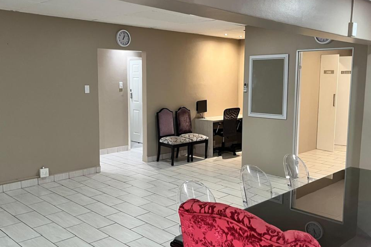 A VERSATILE TWO BEDROOM DESIGNED FOR MODERN LIVING OR BUSINESS - CHASEDENE!!! - Photo 4