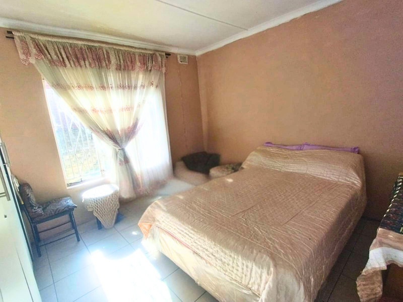 Dual Living Home in the Heart of Northdale!!! - Photo 6