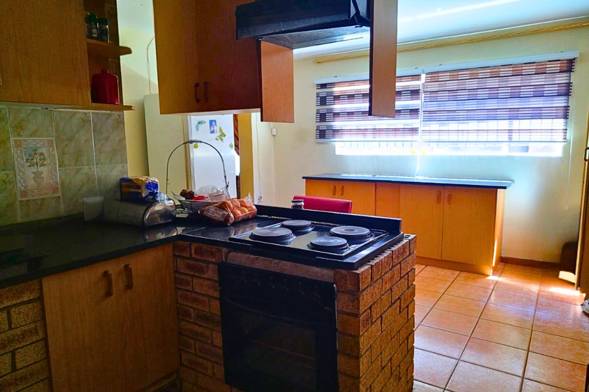 Elevated Living in the Heart of Woodlands!!! - Photo 4