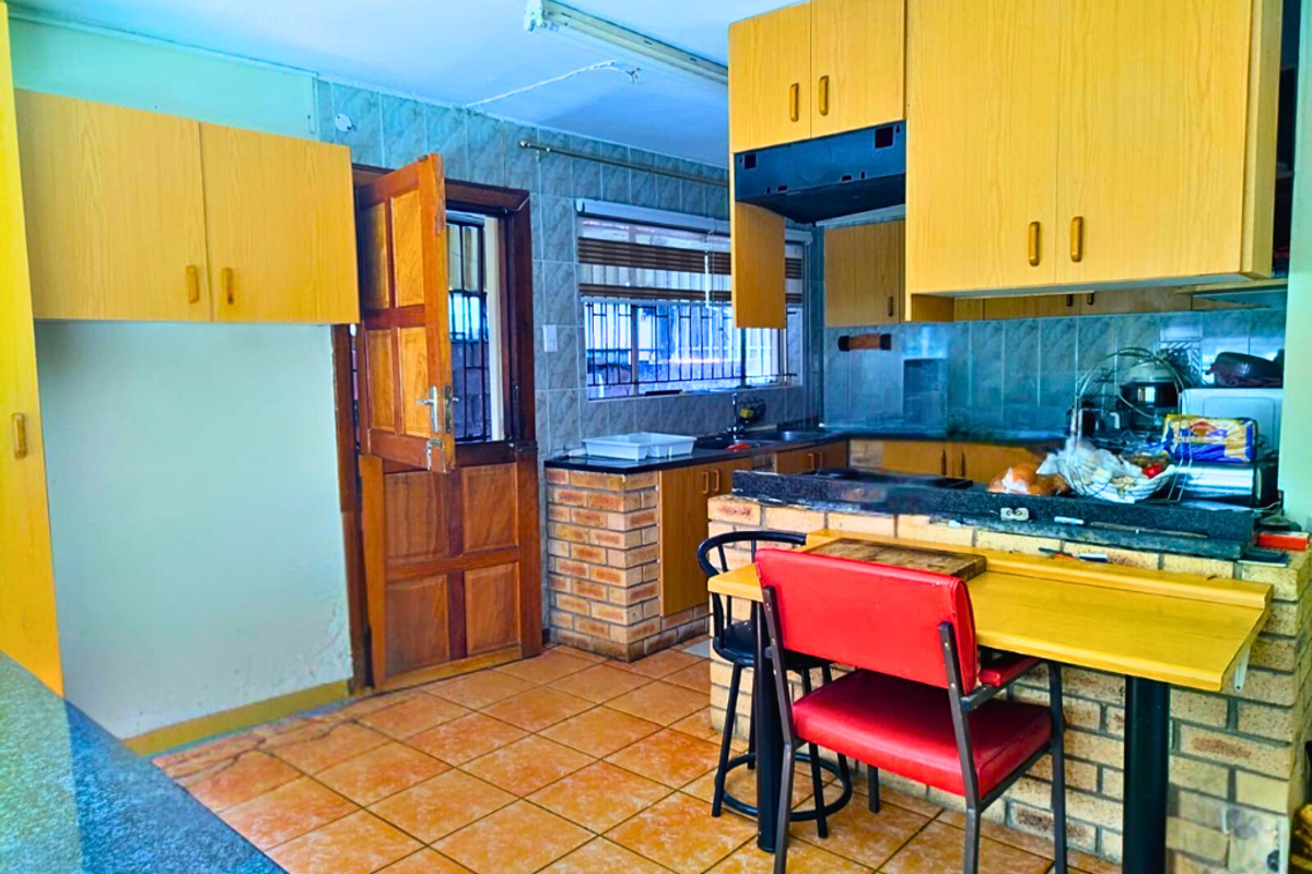 Elevated Living in the Heart of Woodlands!!! - Photo 2