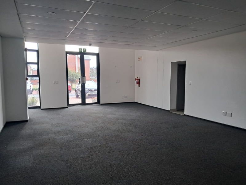 1227m2 Warehouse available in Irene - Photo 8