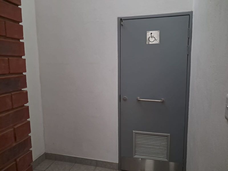 1227m2 Warehouse available in Irene - Photo 6