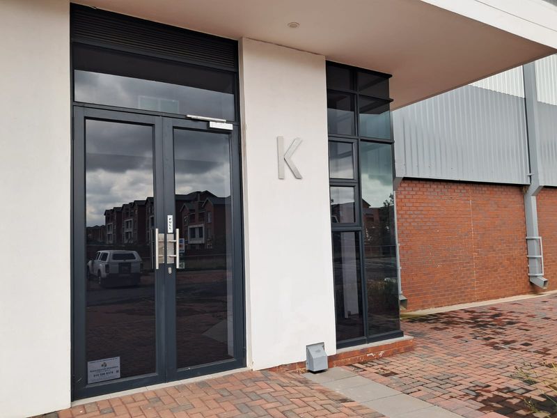 1227m2 Warehouse available in Irene - Photo 2